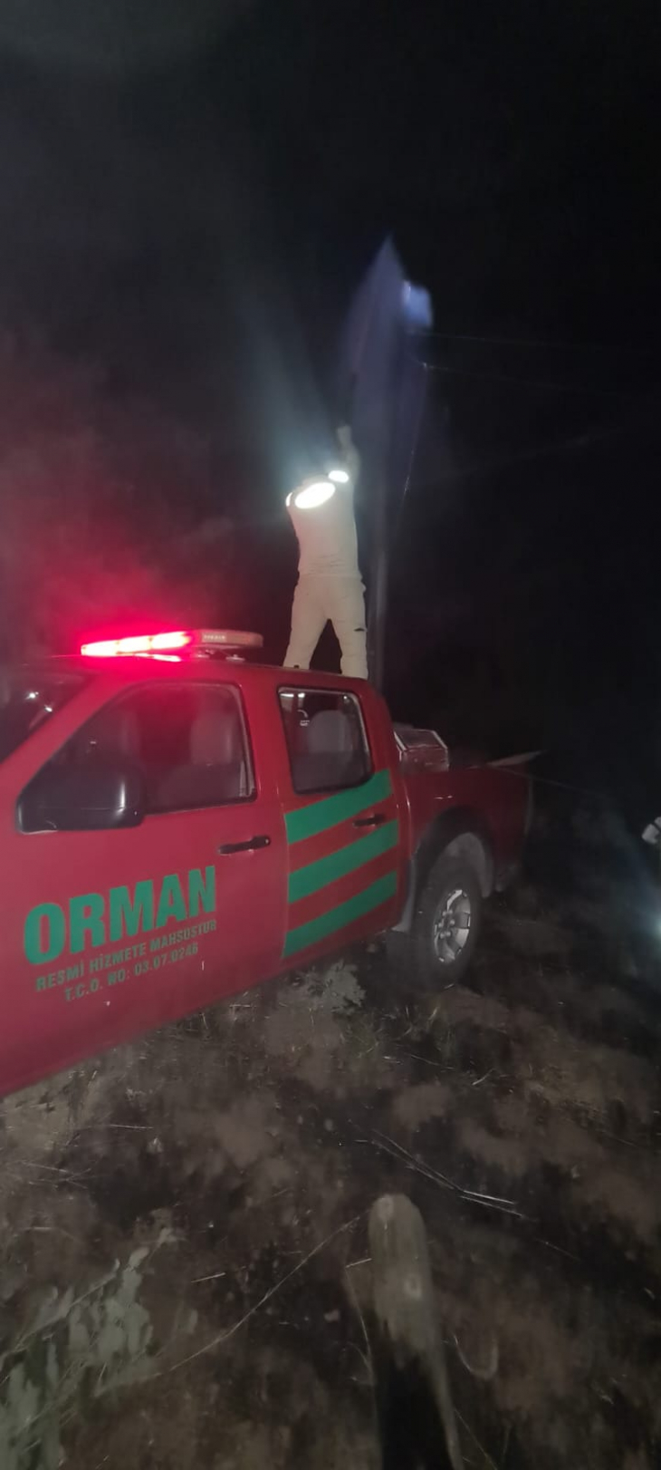 Siirt'te Köyde Yangın Çıktı! Jandarma Köy Halkıyla Birlikte Yangını Söndürmek İçin Seferber Oldu