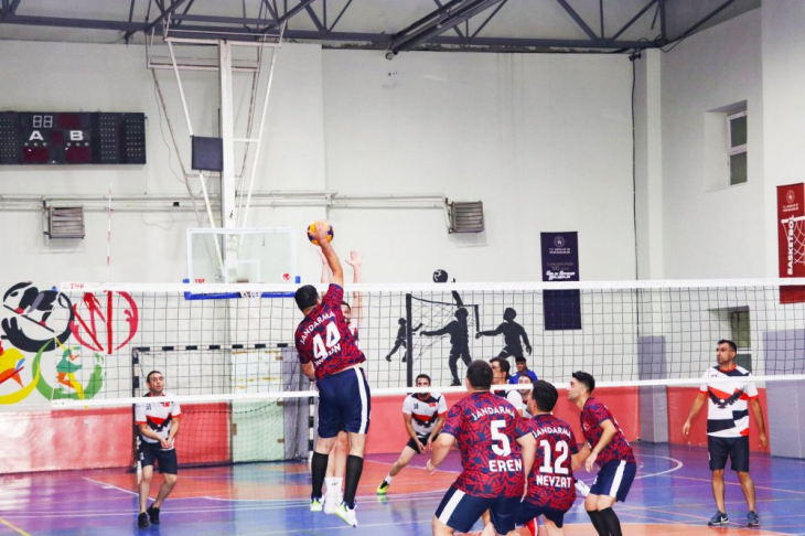 Siirt'te Kurumlar Arası Voleybol Turnuvasında Şampiyon Belli Oldu