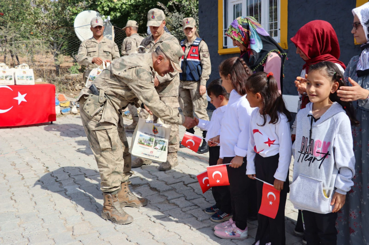 'Yüzü Gülen Çocuklarla Nice 100 Yıllara' Projesi Kemerli Köyü'nde Coşkuyla Karşılandı