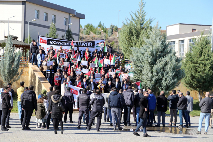 Siirt Üniversitesi Filistin'e Destek İçin 'İsrail İşgal ve Soykırımına Karşı Tek Yürek' Basın Açıklaması Düzenledi