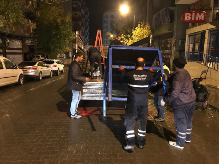 Siirt'te Kaldırım İşgallerine Gece Operasyonu