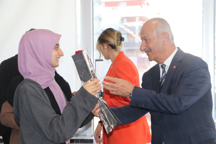 Siirt Belediyesi Kadin Yaşam Merkezi'Ndeki Öğretmenlerin '24 Kasim Öğretmenler Günü' Kutlandi