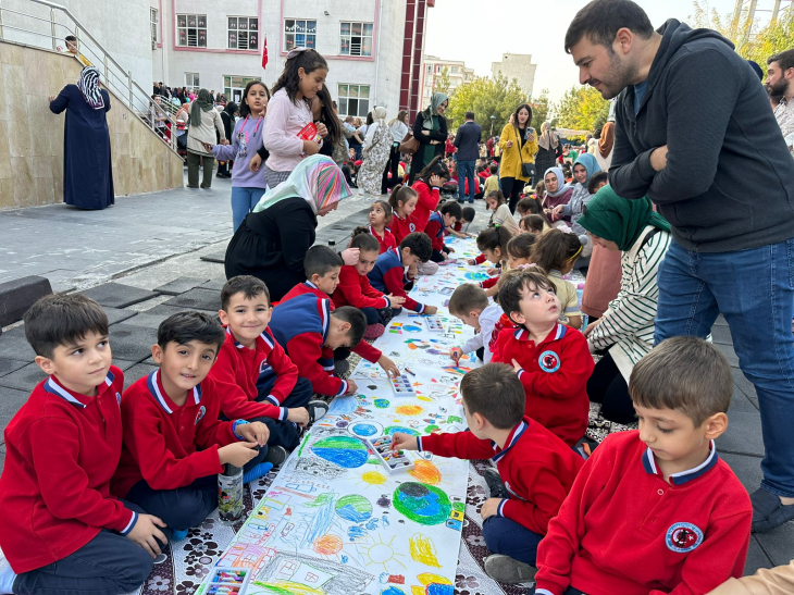 Siirt'te 1500 öğrenci aynı anda resim çizdi