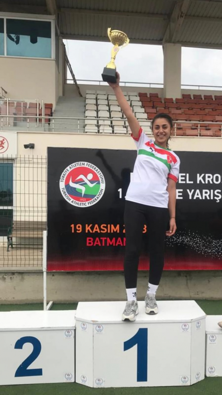 Siirt Şirvan Bayan Atletizm Takımı Batman'da Birinci Oldu