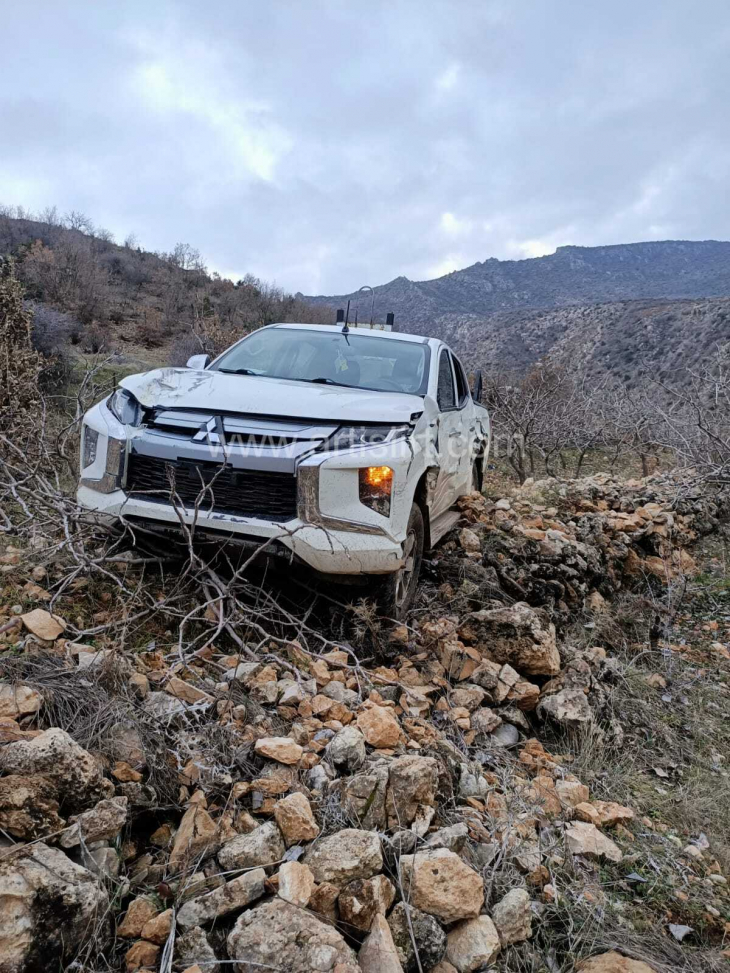 Siirt'te sürücünün kontrolünden çıkan kamyonet fıstık bahçesine girdi