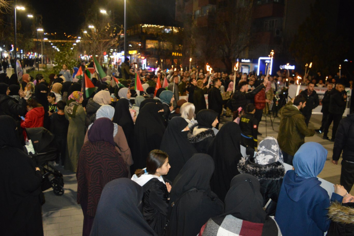 Siirt'te binlerce kişi 'Gazze'ye Işık Ol'mak için yürüdü