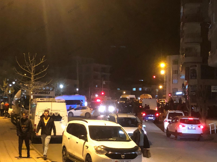 Siirt'te iki grup arasında çıkan kavgaya çok sayıda polis müdahale etti