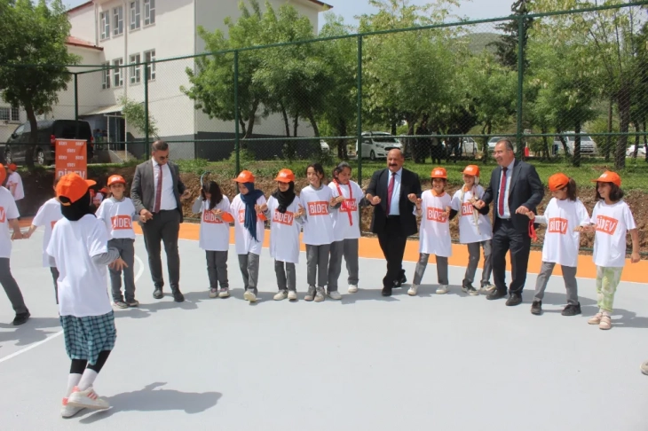 Baykan Belediye Başkanı Ekrem Erdem, BİDEV Basketbol Sahasının Açılışına Katıldı.