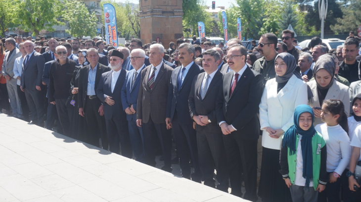 Kitap Fuarı'nda Onur Çocuklara: Küçük Eller, Büyük Umutlarla Kesti Kurdeleyi