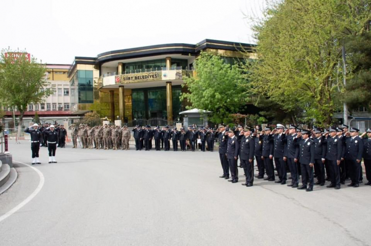 Siirt'te, Polis Haftası Nedeniyle Atatürk Anıtına Çelenk Sunuldu