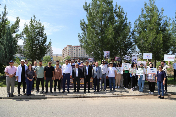 Siirt Üniversitesinde Gazze'ye 1 Fidan ile 1000 Nefes Olabilmek İçin Fidan Dikimi Yapıldı