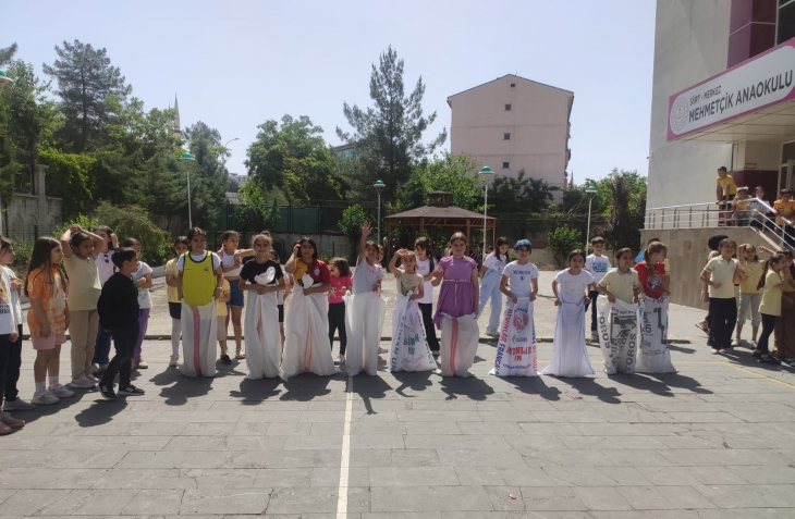 Siirt'te Geleneksel Çocuk Oyunları Yeniden Hayat Buldu