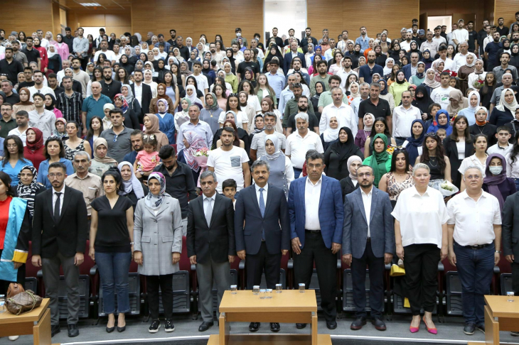 Siirt Üniversitesi Sağlık Bilimleri Fakültesi'nde Mezuniyet Coşkusu