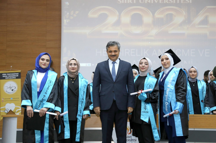 Siirt Üniversitesi Sağlık Bilimleri Fakültesi'nde Mezuniyet Coşkusu