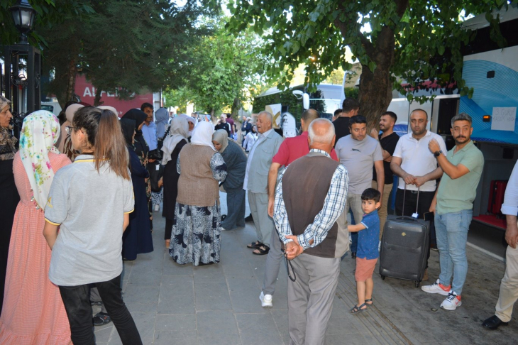 Siirt'te hacı adayları kutsal topraklara uğurlandı