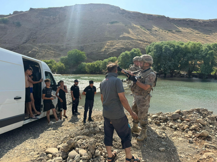 Siirt'te Yasaklara Uymayan Vatandaşlar Uyarıldı!