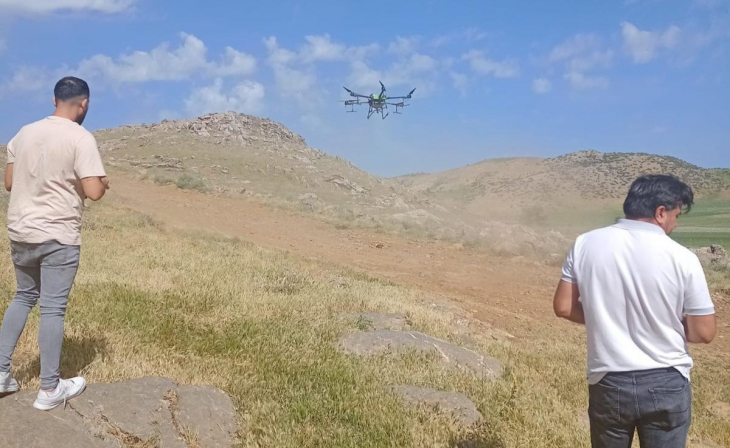 Siirt'te Çekirgelerle Mücadelede İlk Kez Drone İle İlaçlama Yapıldı