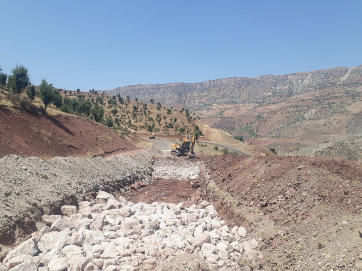 Siirt'te heyelan nedeniyle kapanan yol yeniden trafiğe açıldı!