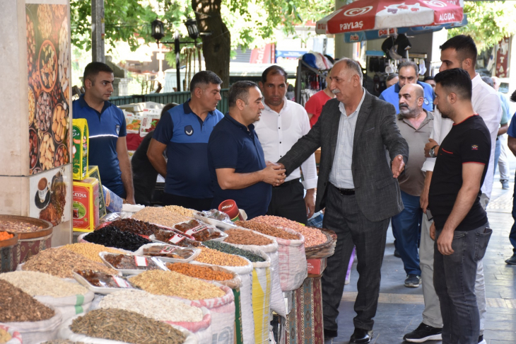 Siirt Belediyesi Kaldırım İşgallerine Karşı Sıkı Denetim Başlattı! Belediye Eşbaşkanı Kaysi Esnafla Birebir Görüştü