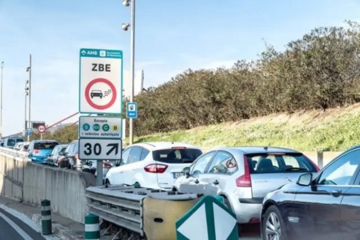 Yeni trafik levhası: Ne anlama geliyor?