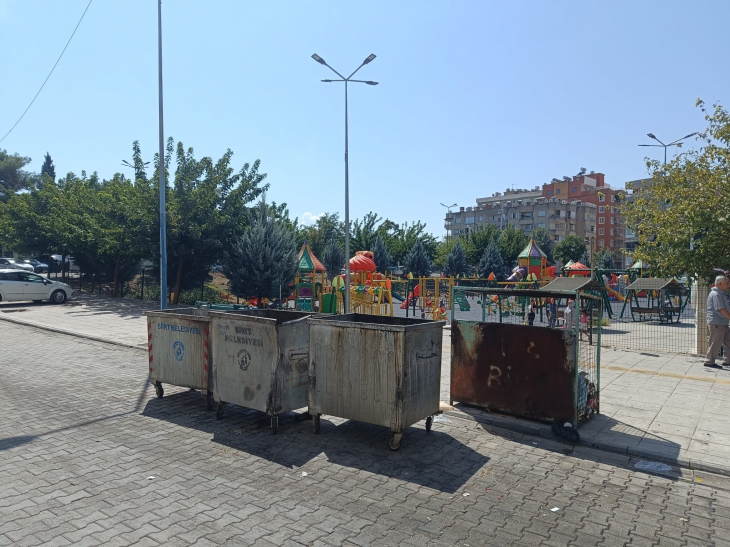 Siirt Şahin Bey Parkı'nda Kötü Koku ve Sağlık Sorunları: Aileler Çözüm Bekliyor!