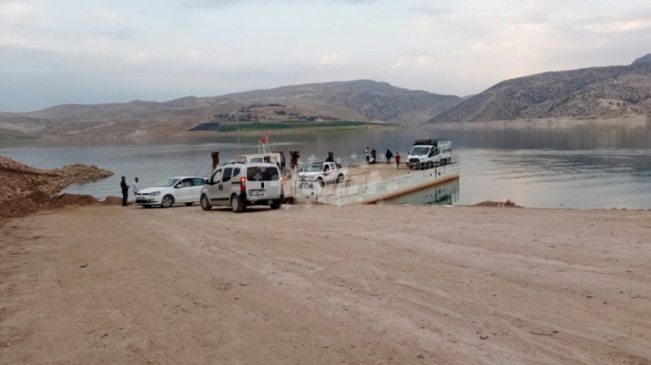 Siirt'te Köprü Beklerken Mizahla Karşı Kıyıya Geçtik!